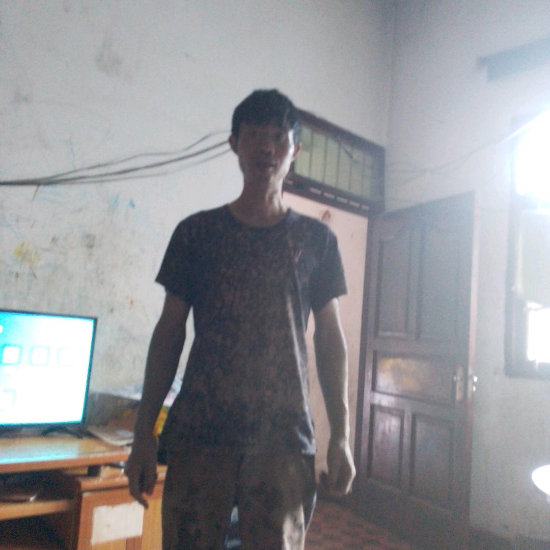 来自农村的农民大叔