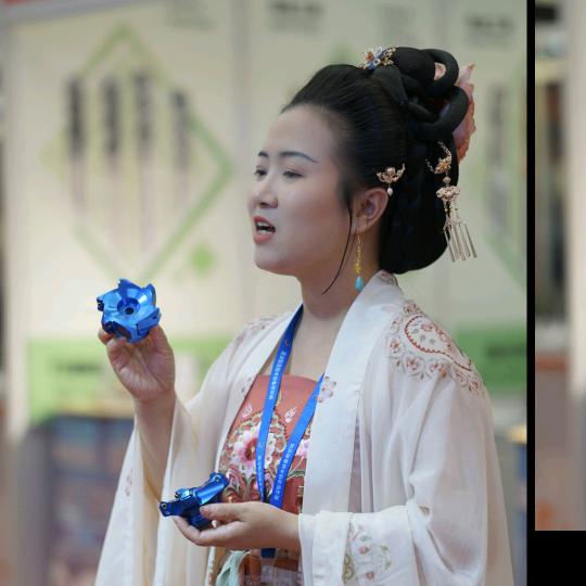 黄丽鸿卖数控刀具