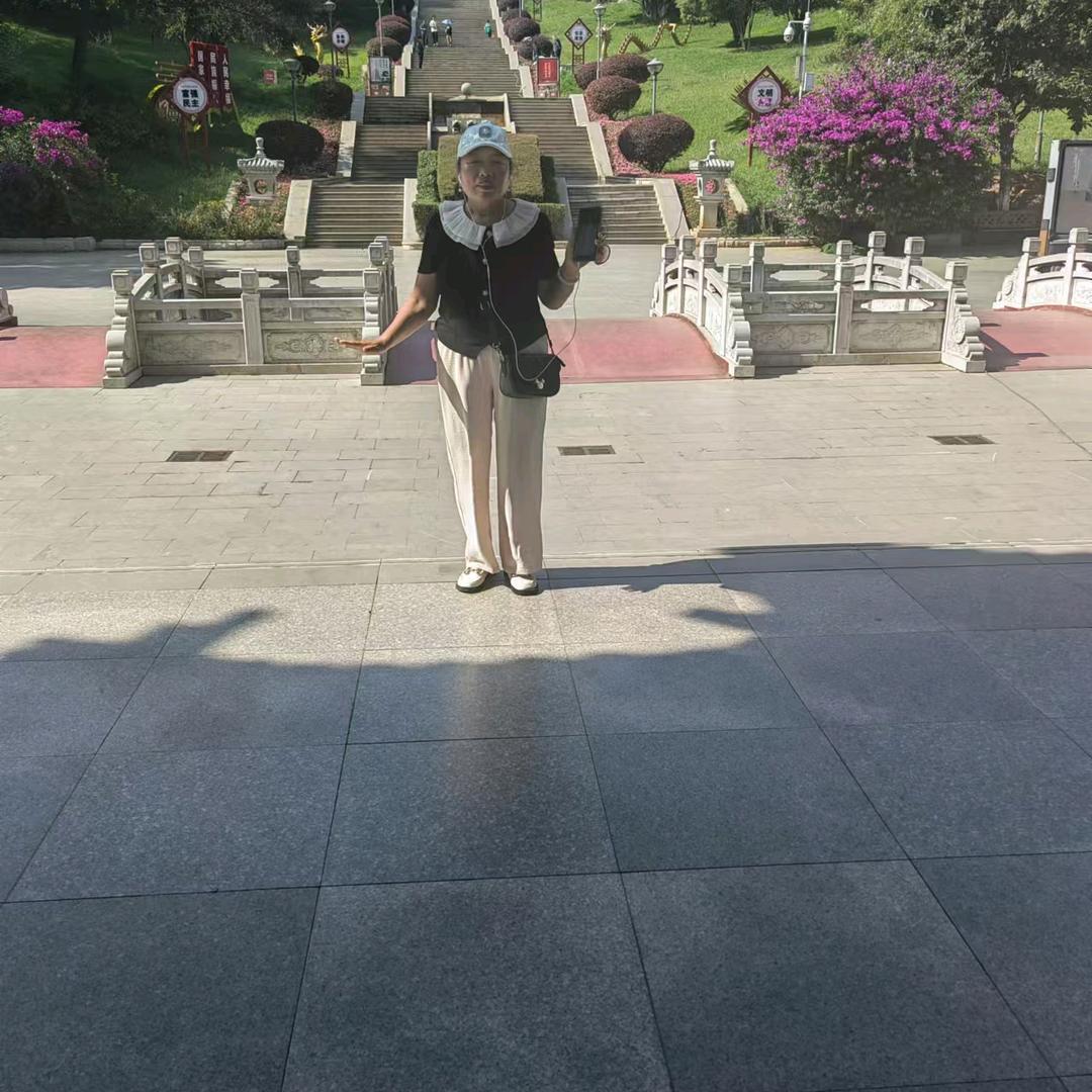 赵玲