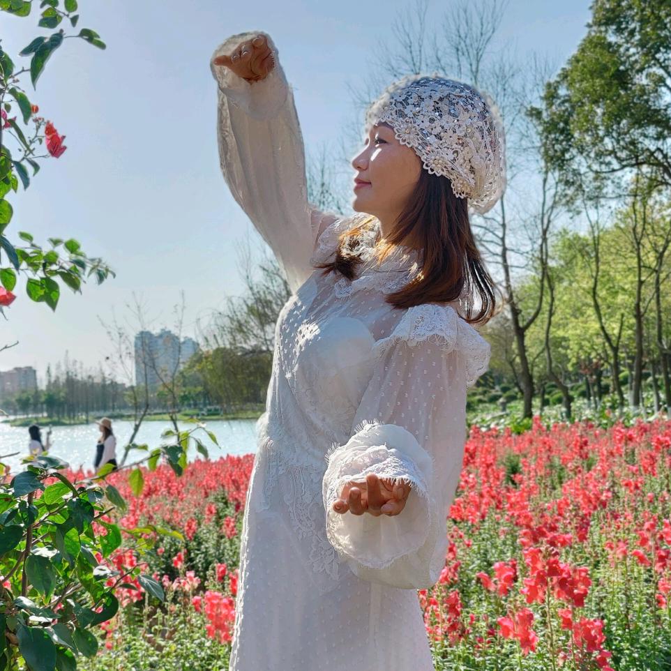 美丽女媛