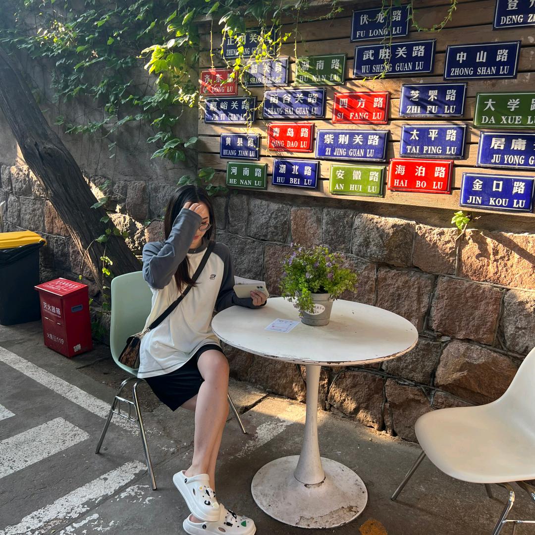 千俞(教书法的曹老师)