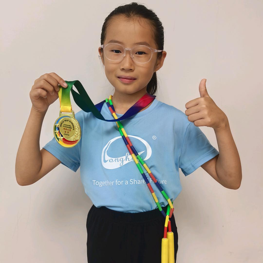 爱跳绳的秦艺恬