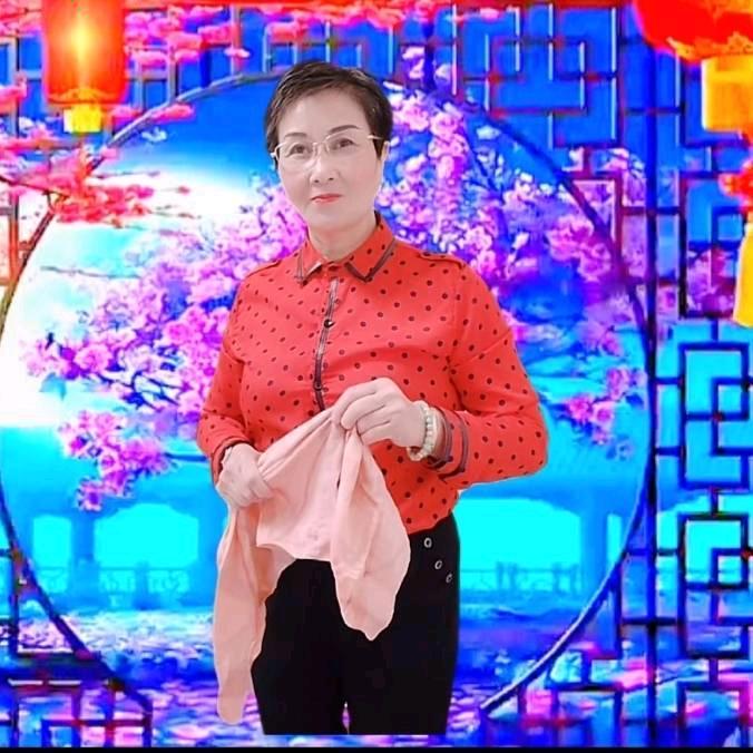 丘英