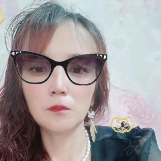悠悠心,唱歌🎤主播,每天中午十一点开播