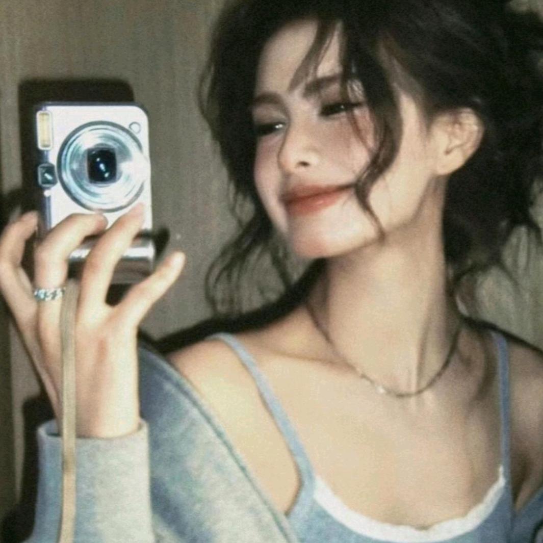璐璐.