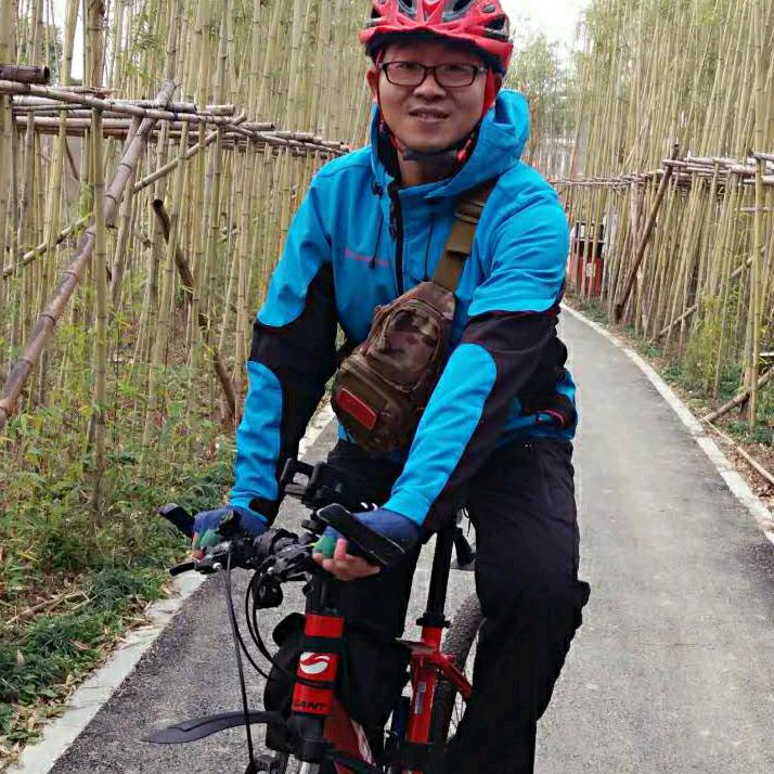 恋上🈯尖徘徊的烟草味。