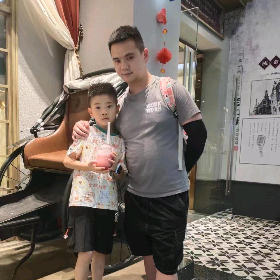 吴挖挖（云阳挖机出租）