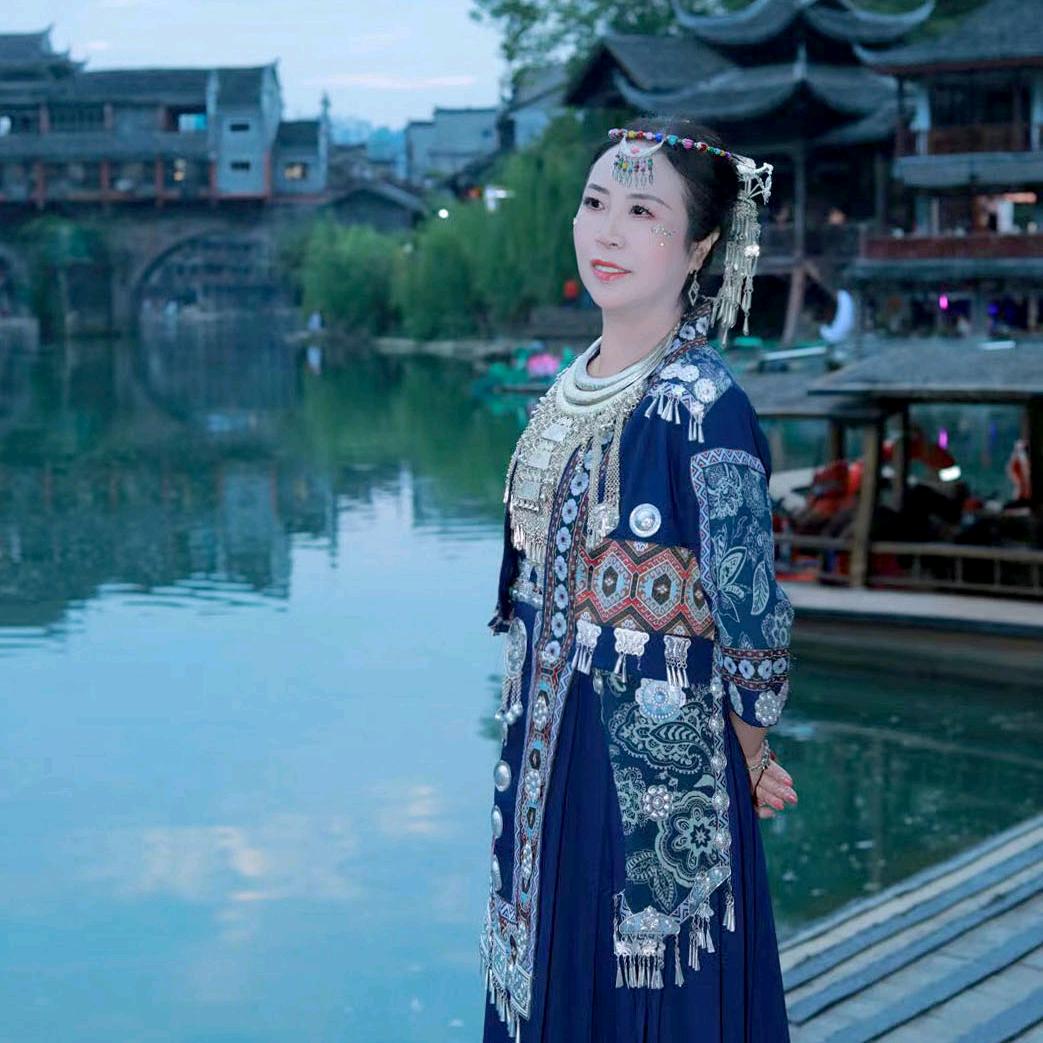 爱花(六个孙子的奶奶 )