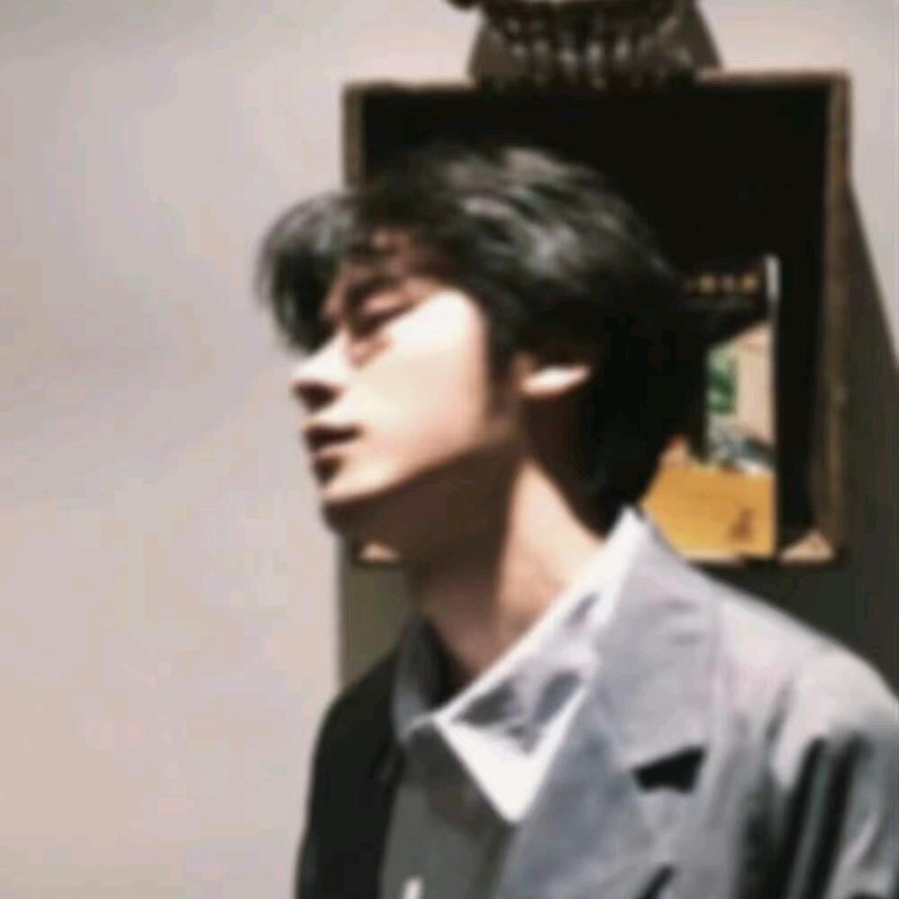 周小雨.