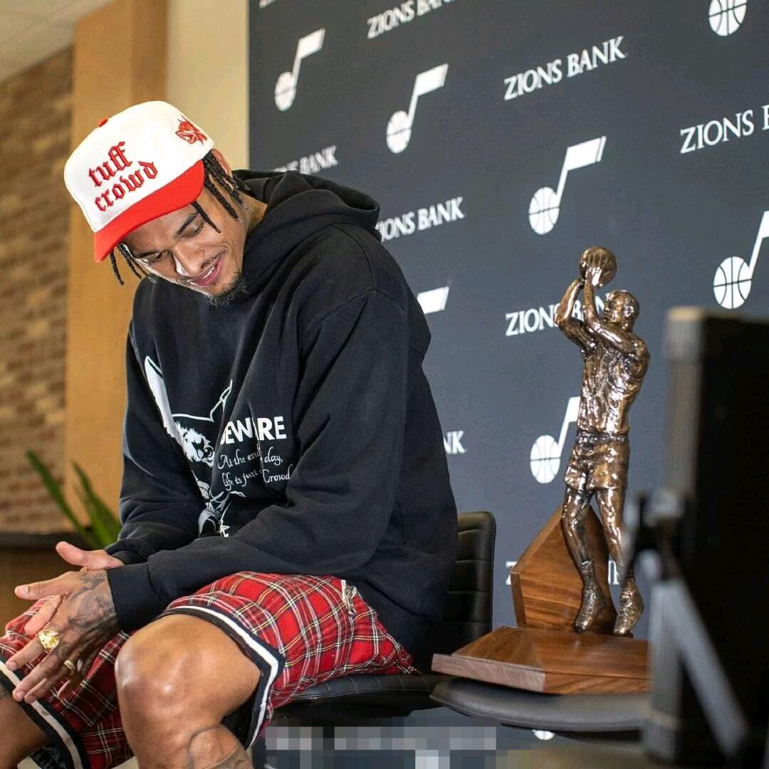 A__曲尼% 🥷  🎧