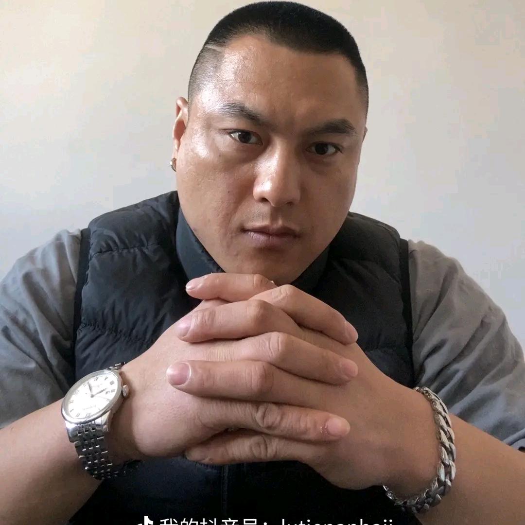 撸铁男孩（健身聪明逗）