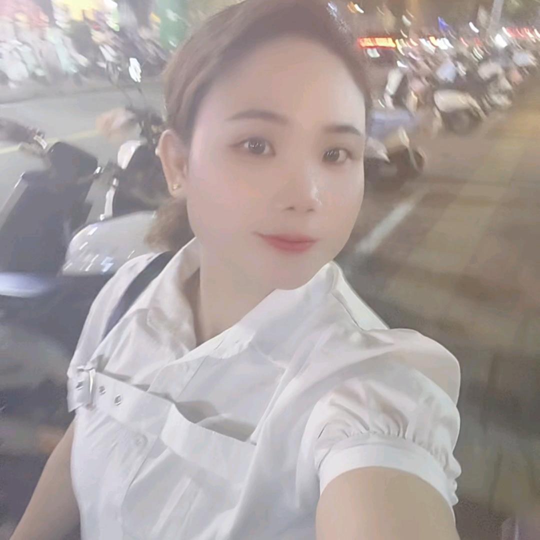 王霞