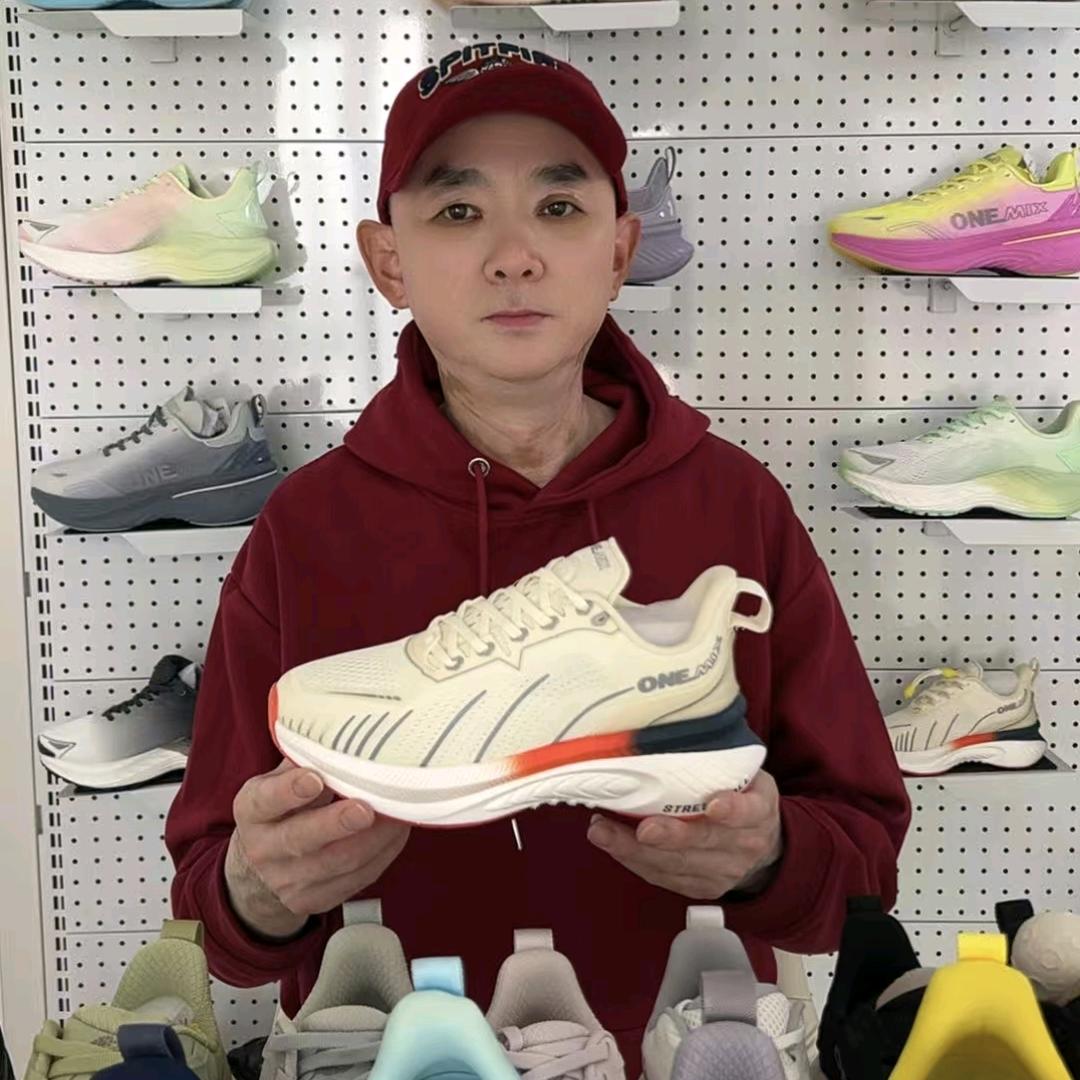 亮哥运动跑鞋馆