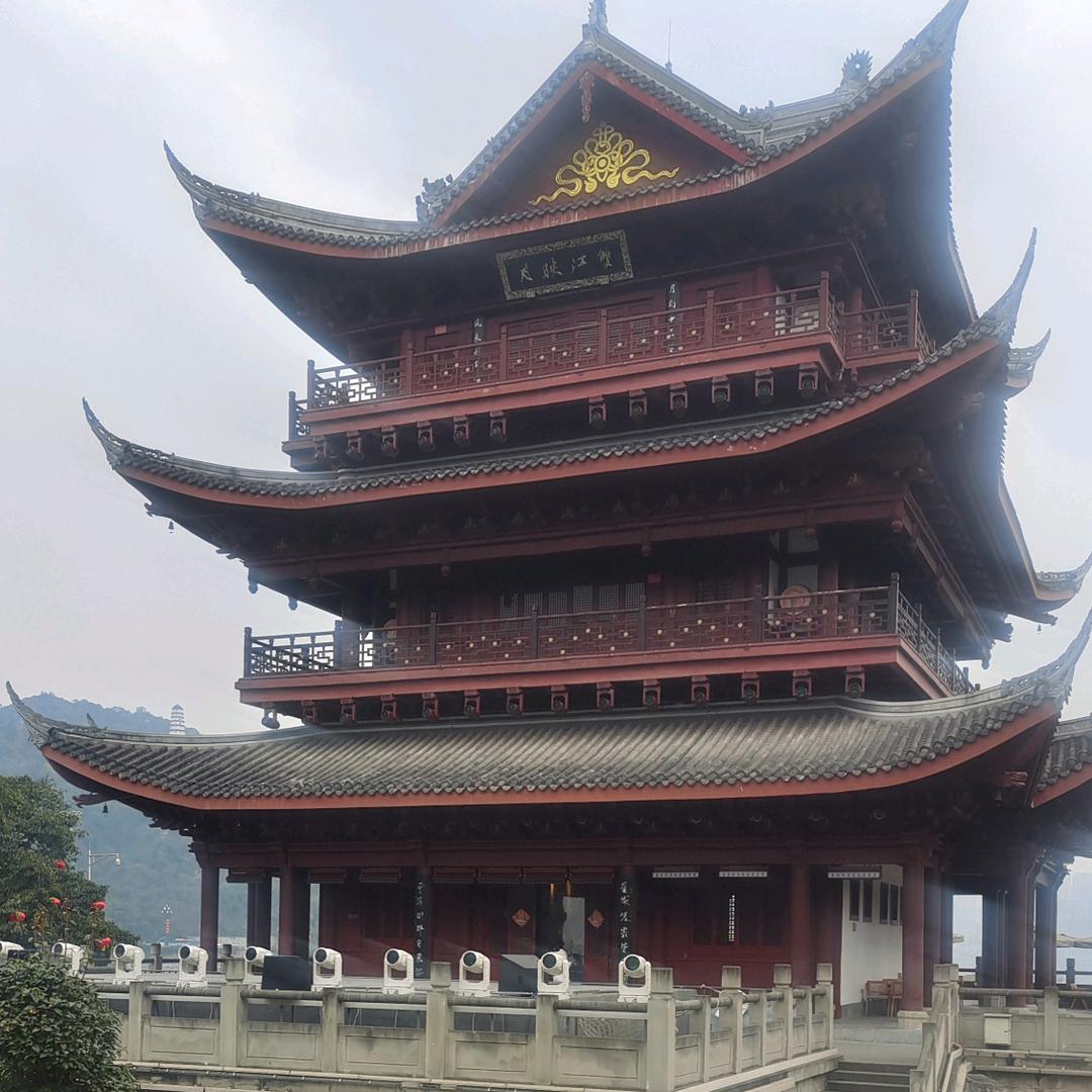 一本正经的胡说八道