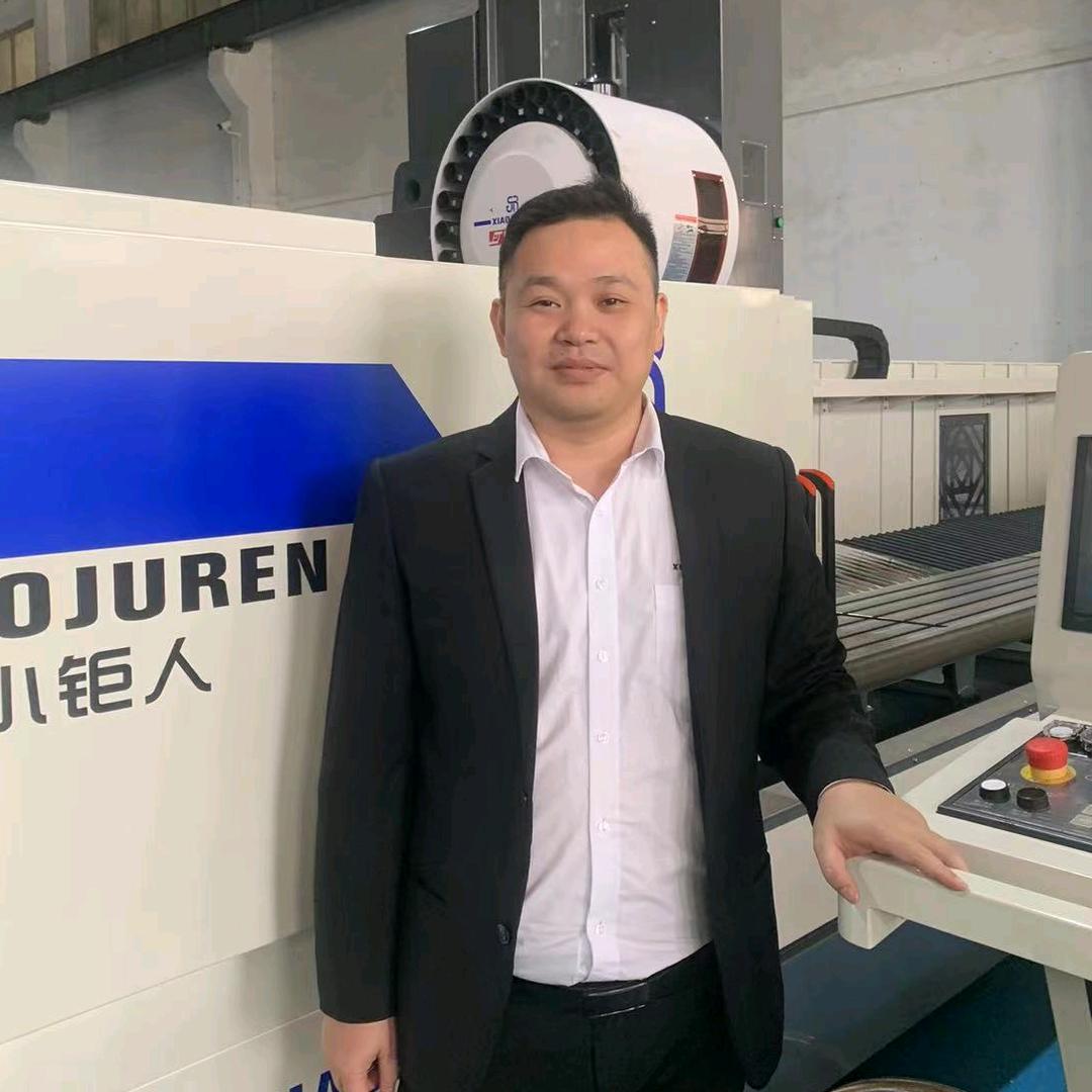 小钜人型材加工中心