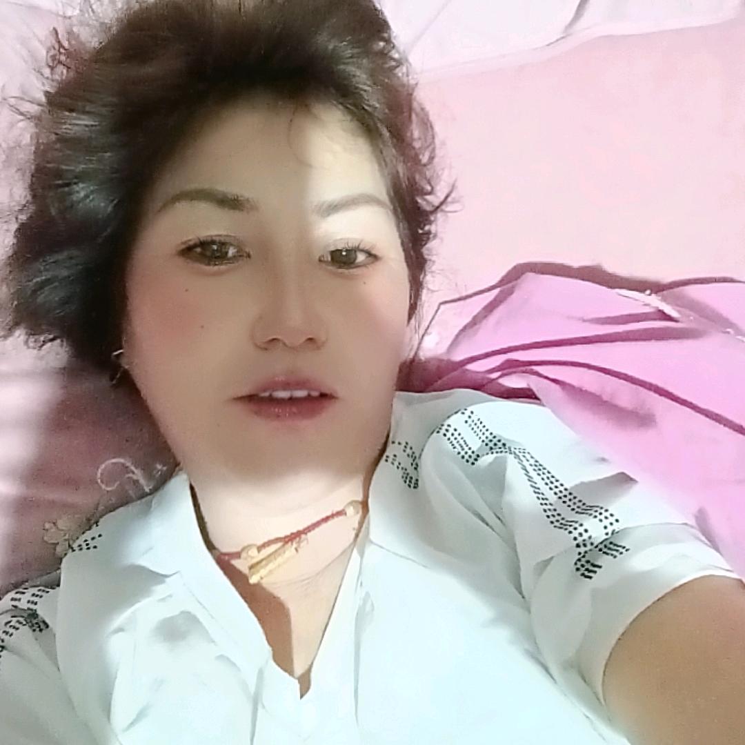 何花水中开。王