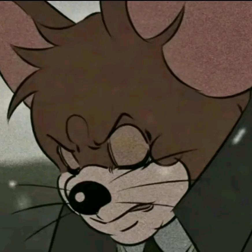 男子低头看不见d