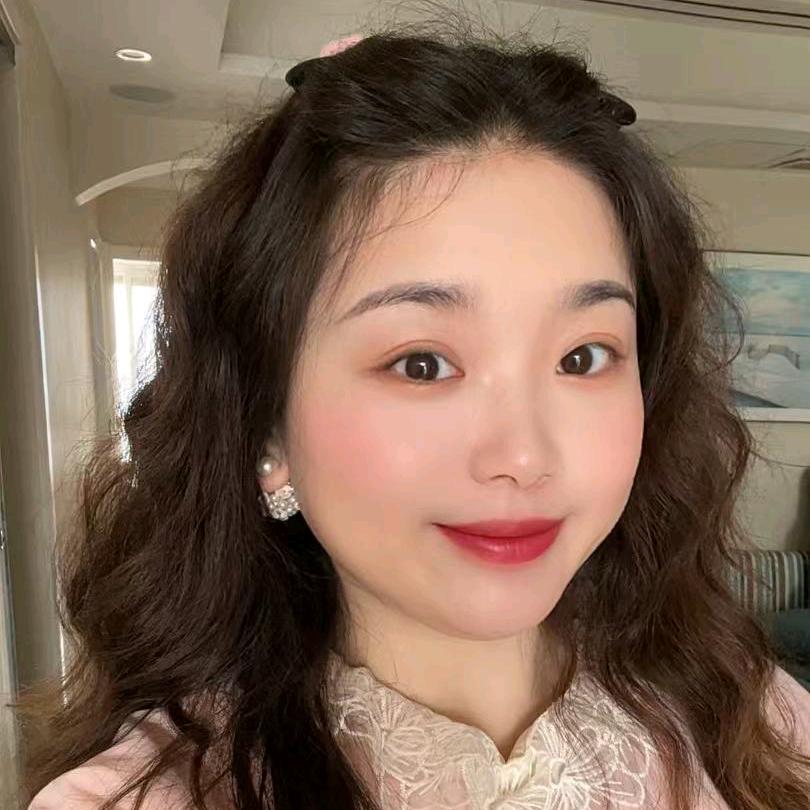 戴戴.