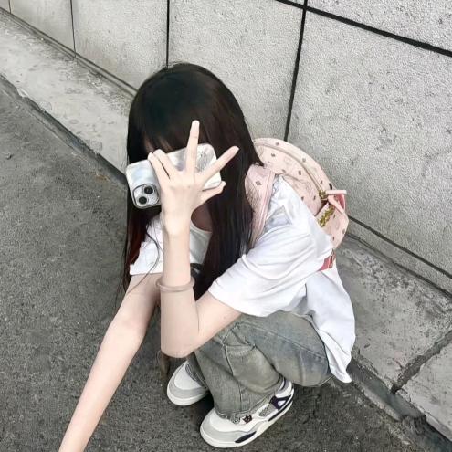 念念.