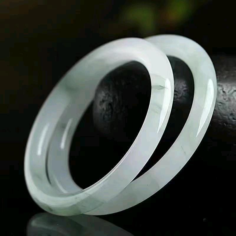 静静的手镯铺