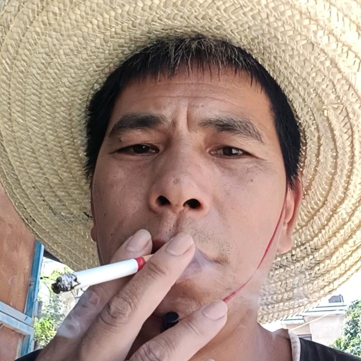 李勇山映天红