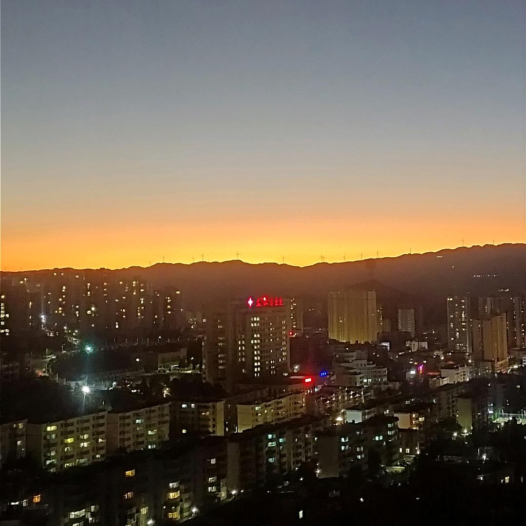 黎明的光