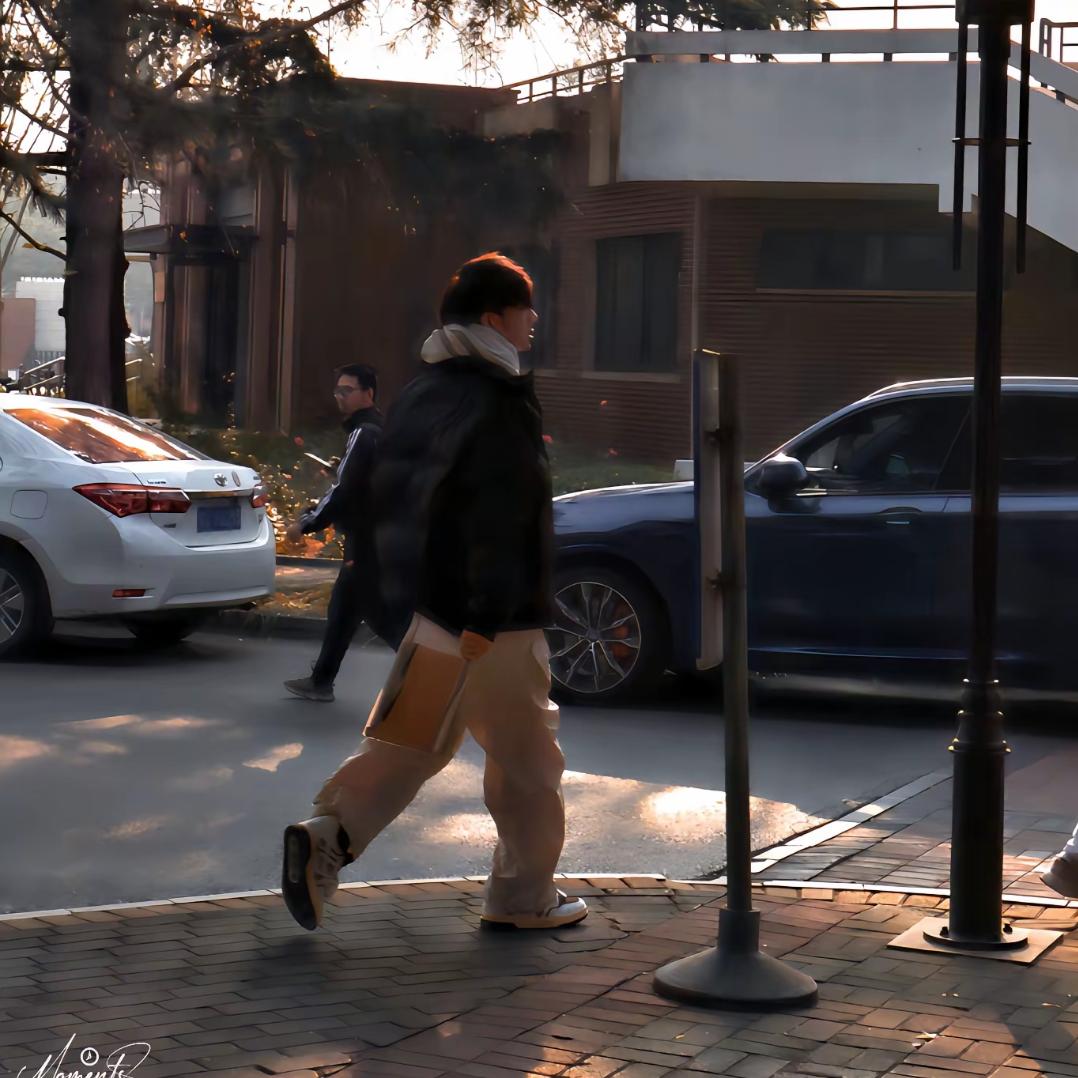 易小名🌾（见过1289 六颗苹果版）