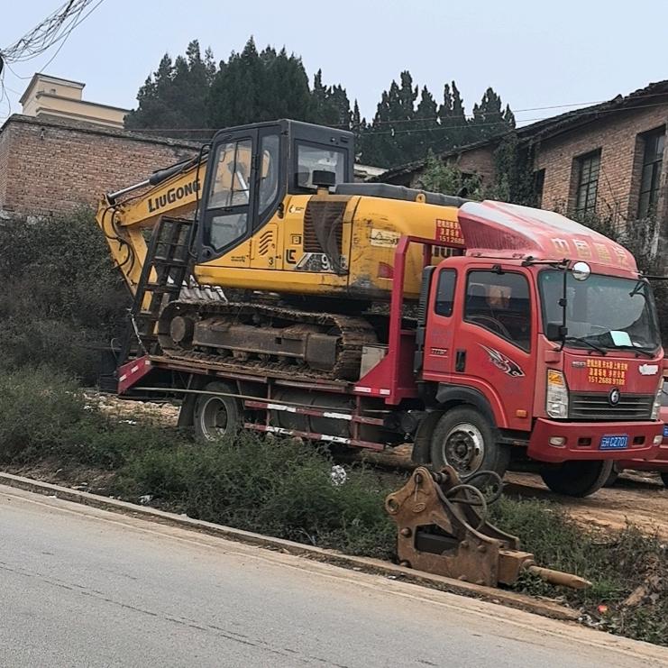 无人机吊运打药，浇灌路面场地