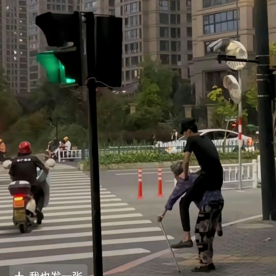 就一块腹肌而已