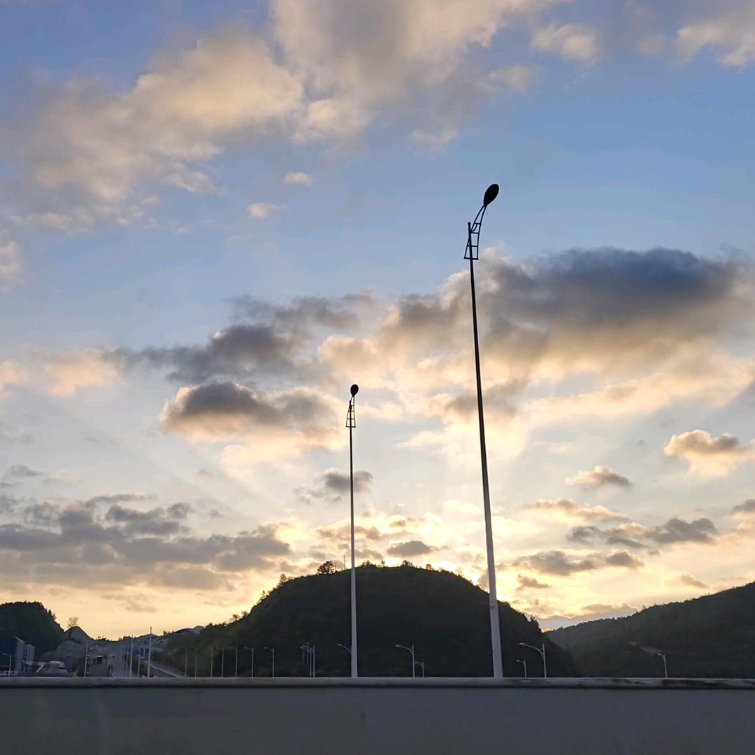嗯。