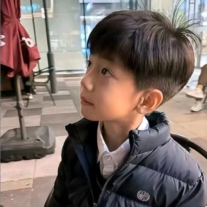 人傻嘴不甜长的不帅还没钱