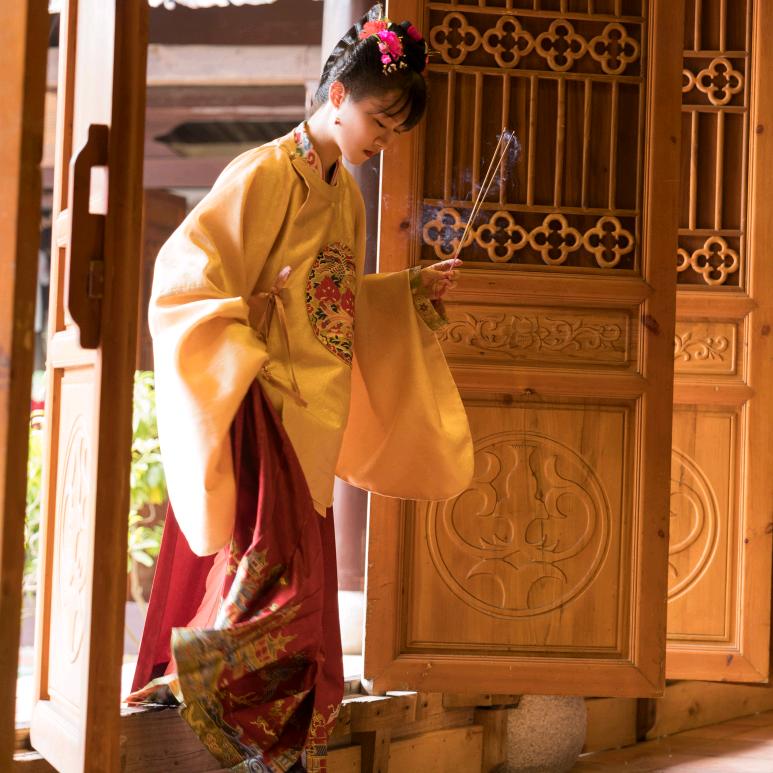 云裾霞绮的虾虾呀