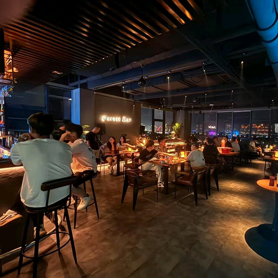 牵牵小手喝个啤酒