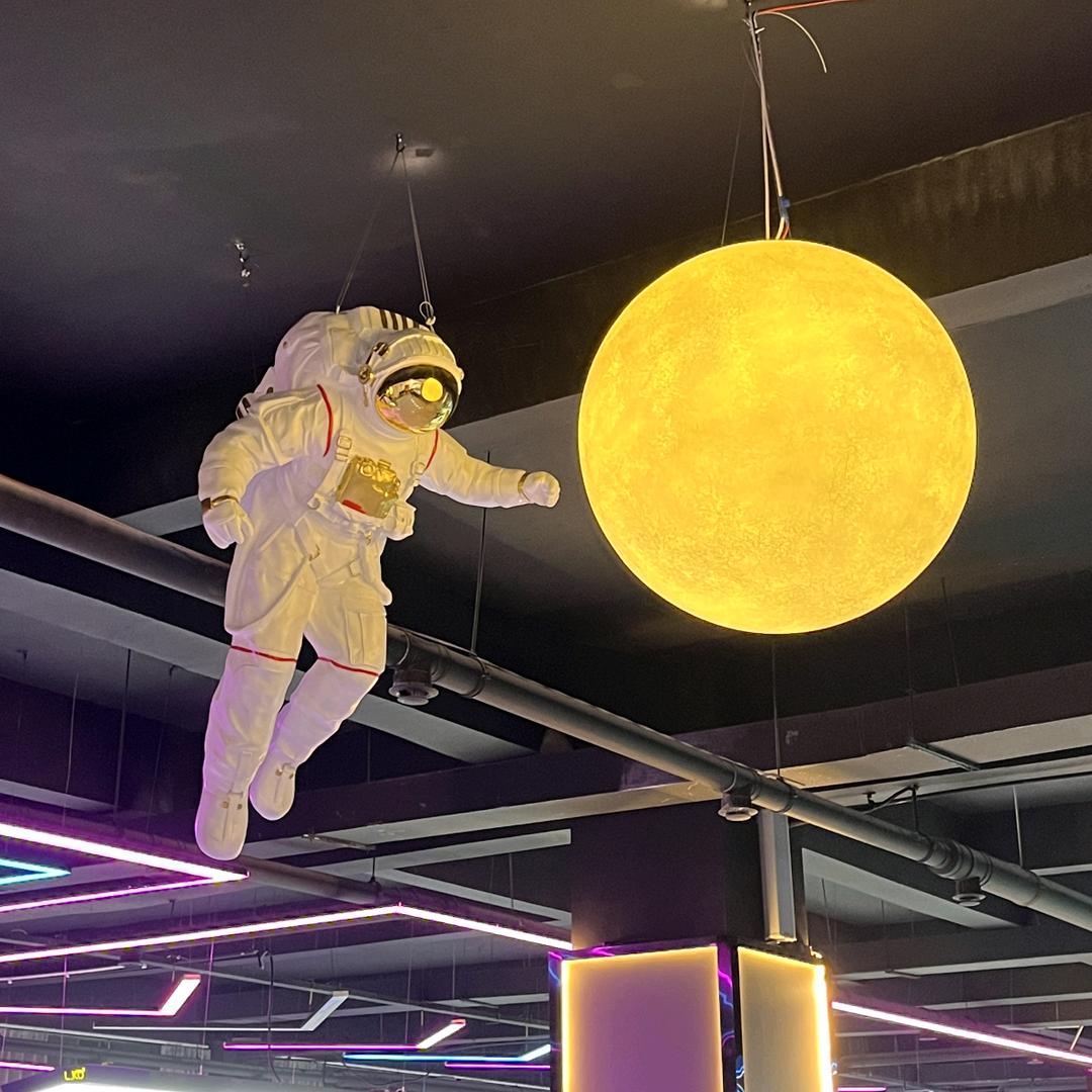 月球罚站台球俱乐部