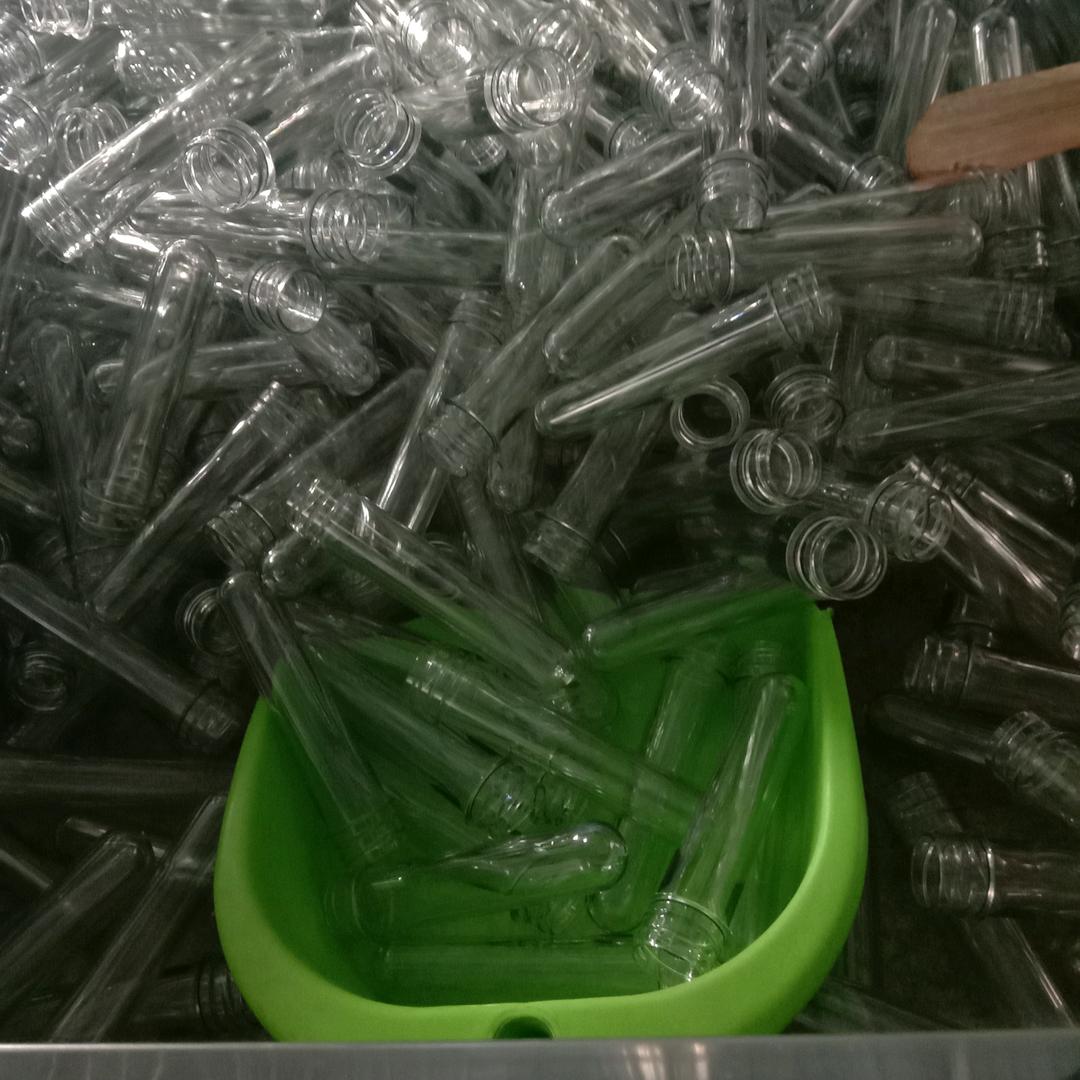 W，