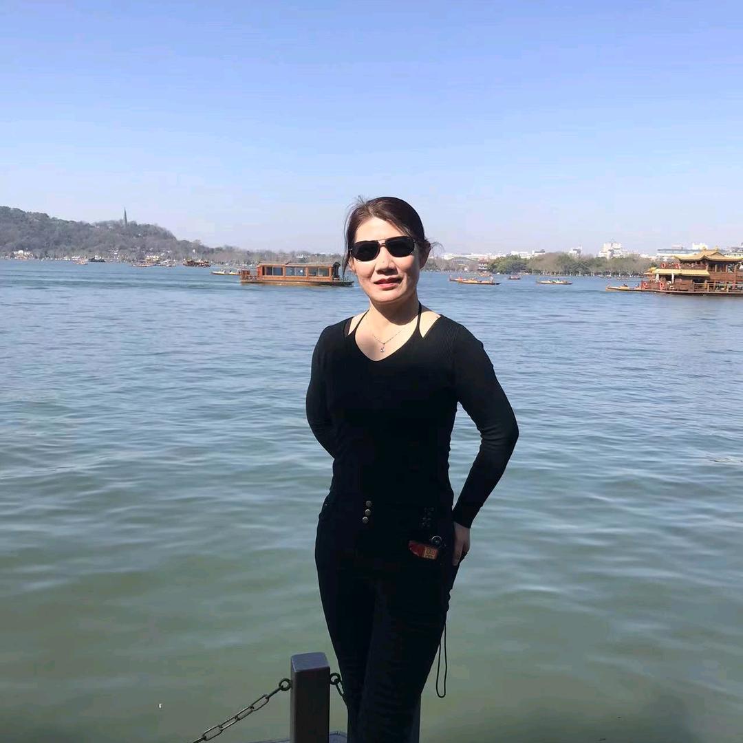 优雅诺木门管姐