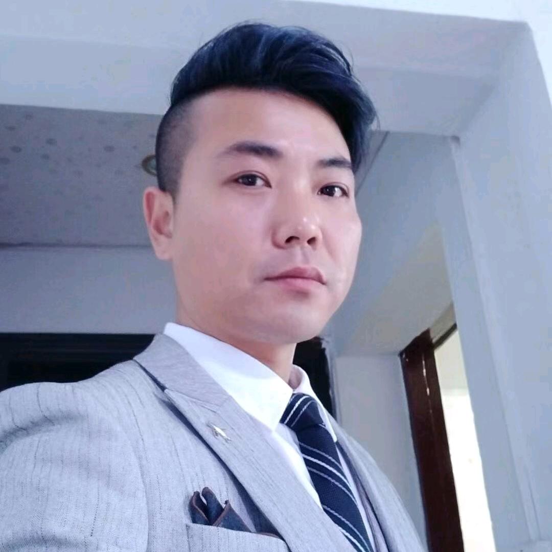 闪闪发光的李馆长