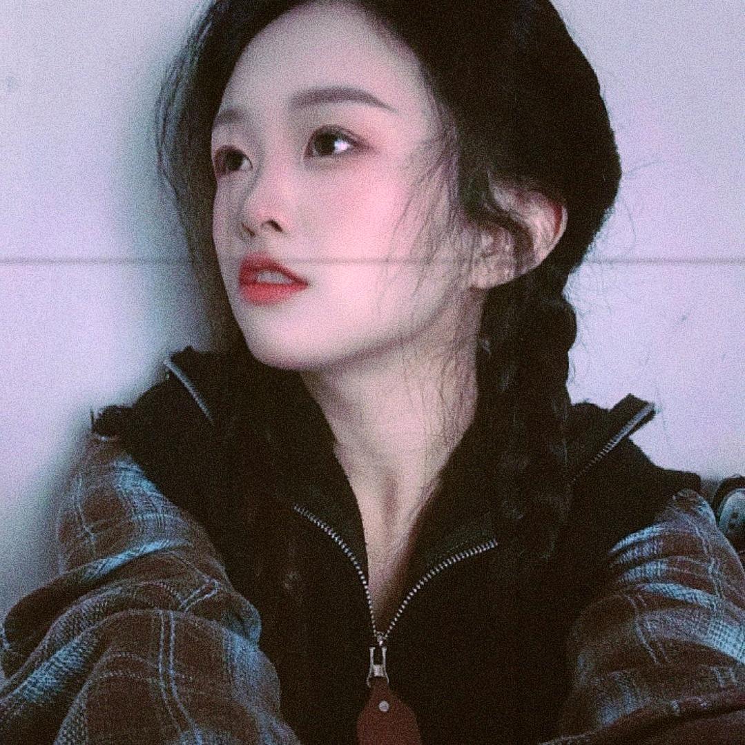 卖墙布的小姐姐