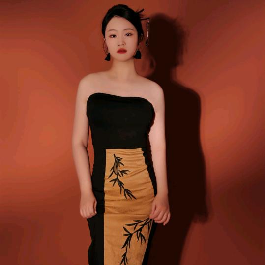扔标枪的小仙女