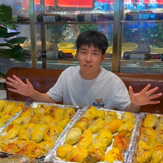小尤爱炫饭