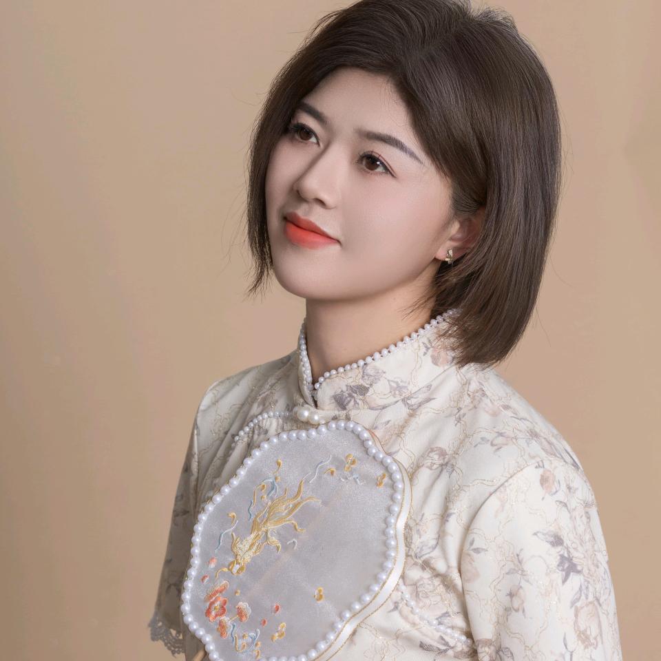 滑滑的美美