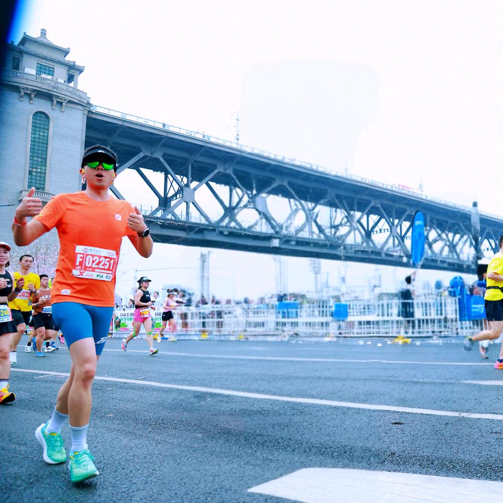 只跑半马的杂货铺先生