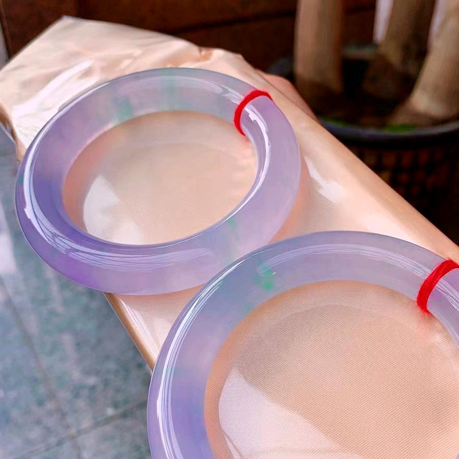 翡翠手镯小妹