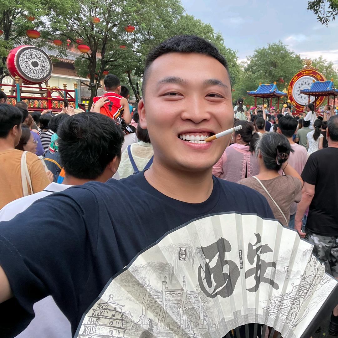 年轻人。
