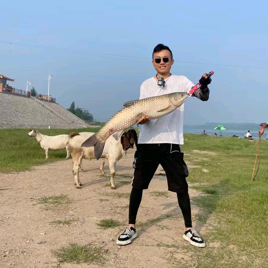大鹏爱野钓
