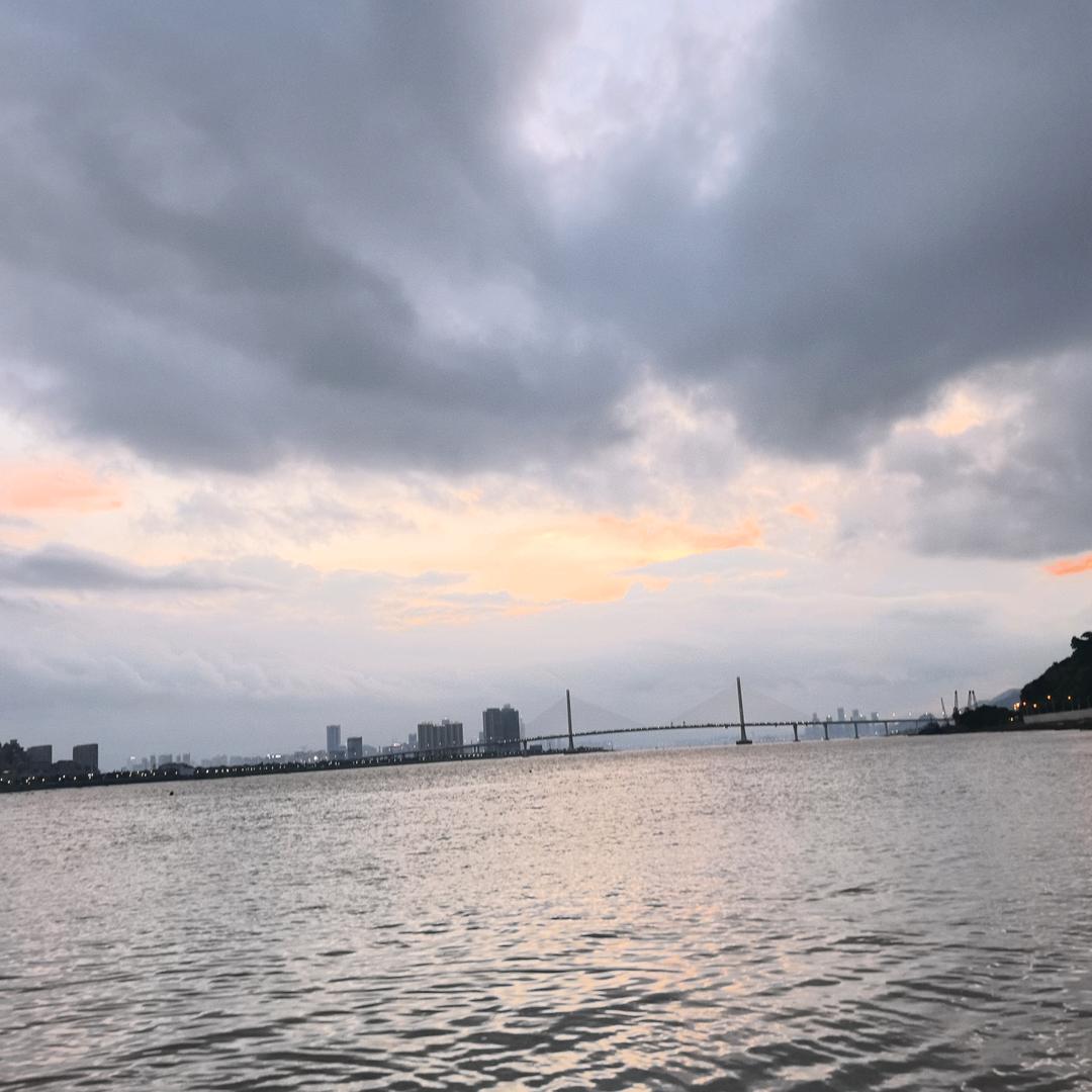 时光吹老好少年。