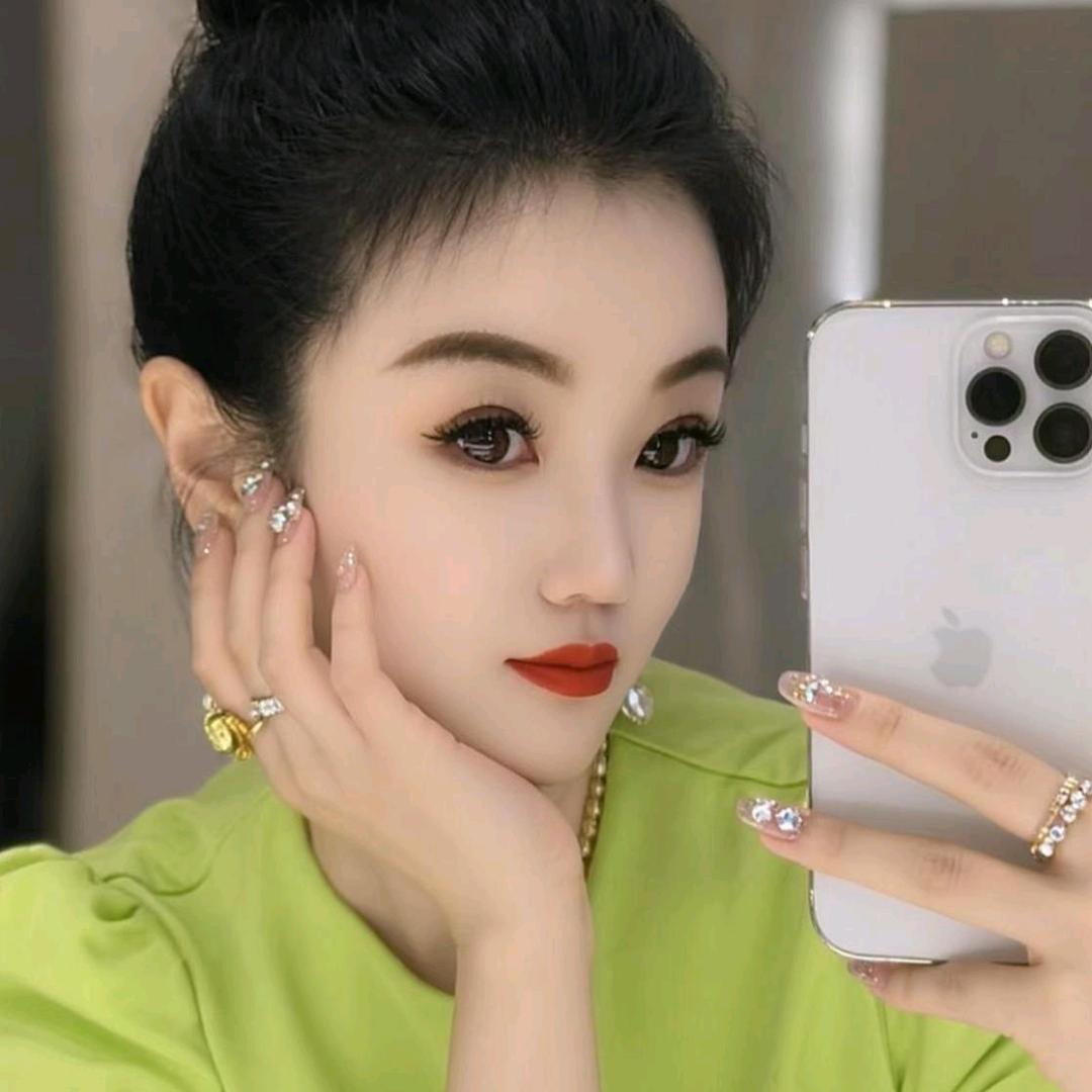 若愚珠宝小姐姐