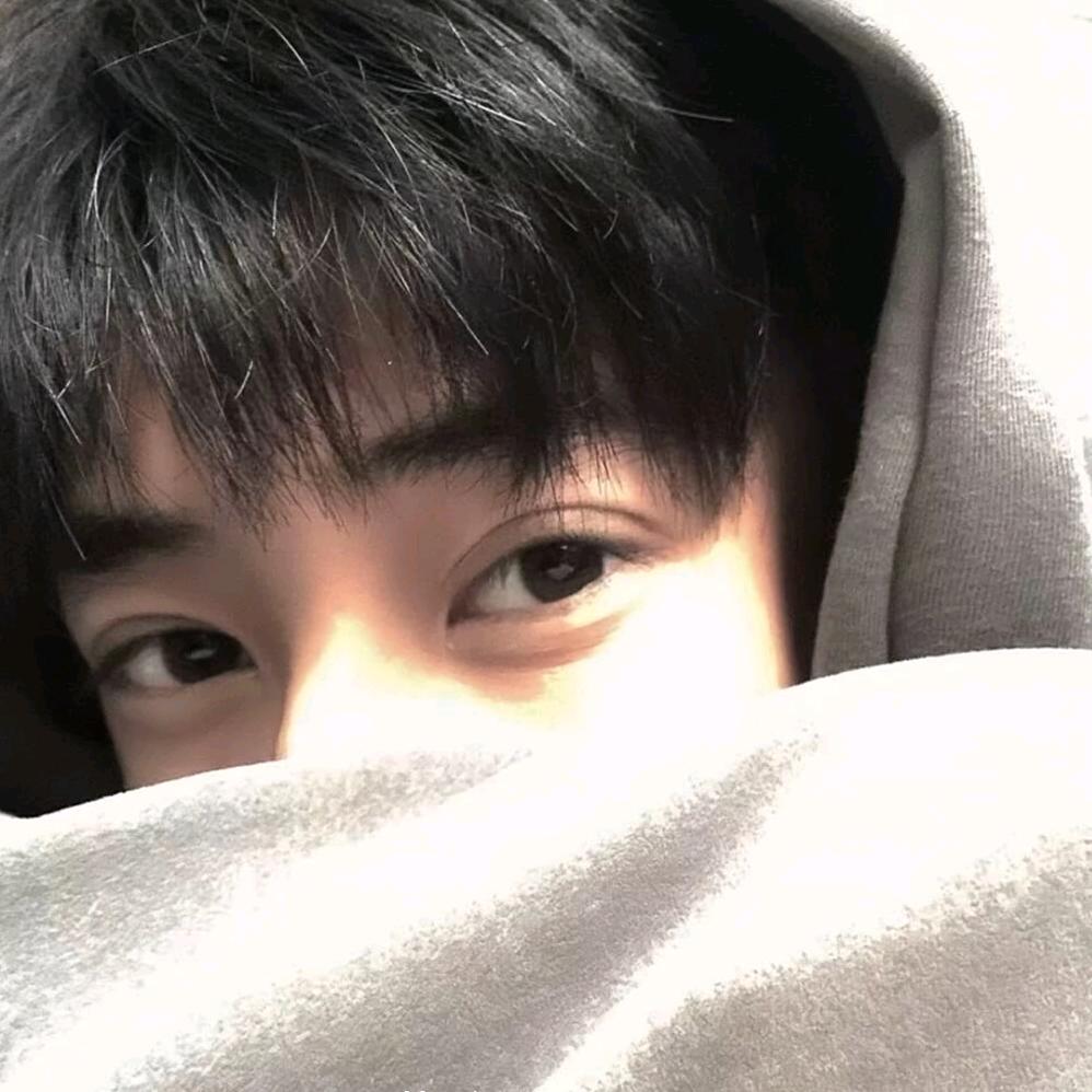 嵇忆.