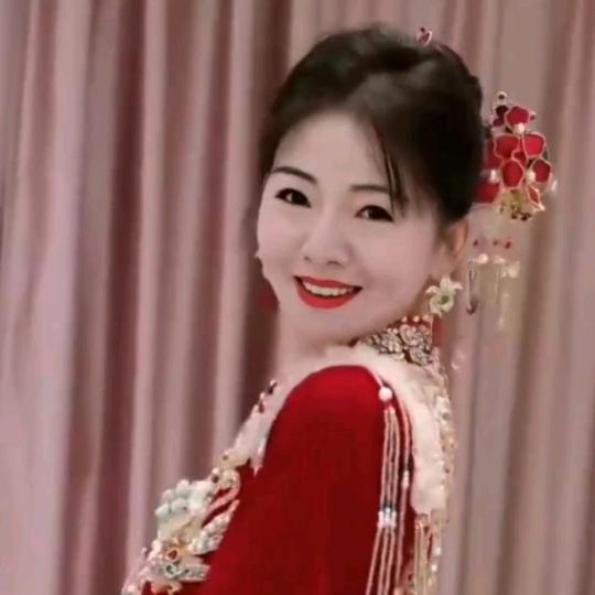 我是冬天里坚强带刺的白玫瑰💞💖你