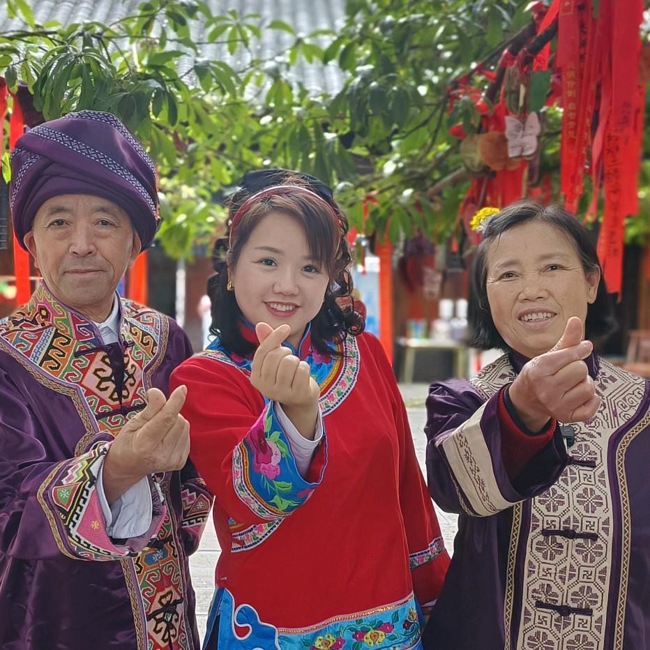 惹巴妹一家人（杨铁匠）